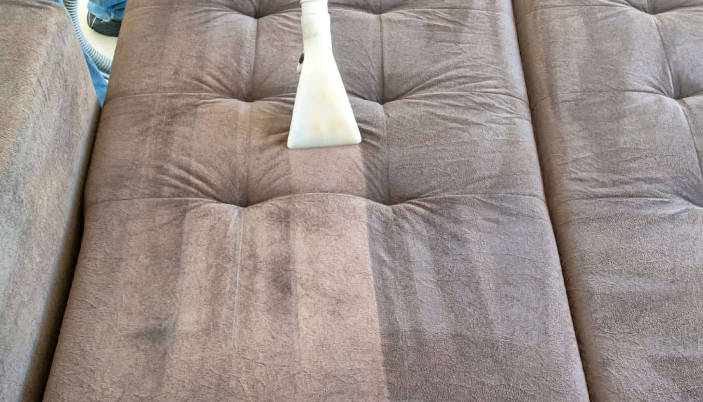 Pourquoi profiter de l’automne pour faire nettoyer tapis et canapé à domicile ?